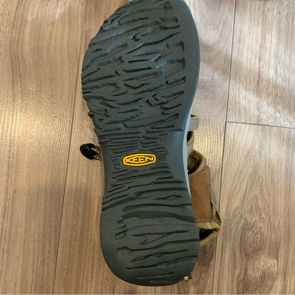 KEEN WHISPER HIKING SANDALS in COFFEE - Picture 4 of 5